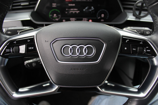 Audi e-tron e-tron 55 quattro advanced Pro Line Plus 95 kWh / SoH 93,7% / Panoramadak / 360Camera / Head-up / Leder / 21'' / Luchtvering / B&O / Softclose / Sportstoelen / Stoelverwarming / Dodehoek / DAB / ACC