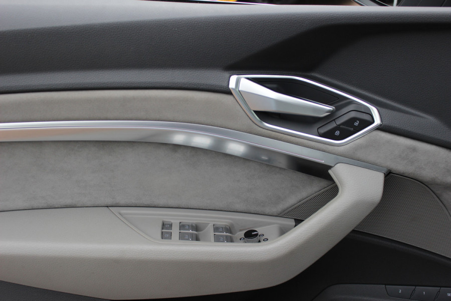 Audi e-tron e-tron 55 quattro advanced Pro Line Plus 95 kWh / SoH 93,7% / Panoramadak / 360Camera / Head-up / Leder / 21'' / Luchtvering / B&O / Softclose / Sportstoelen / Stoelverwarming / Dodehoek / DAB / ACC