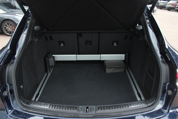 Porsche Macan 2.9 Turbo / Panoramadak / 360Camera / Standkachel / Luchtvering / Adaptieve Stoelen / Keyless / 21'' / Matrix LED / Bose / Sportdesign / Ventilatie+Verwarming / Dodehoek / DAB / ACC