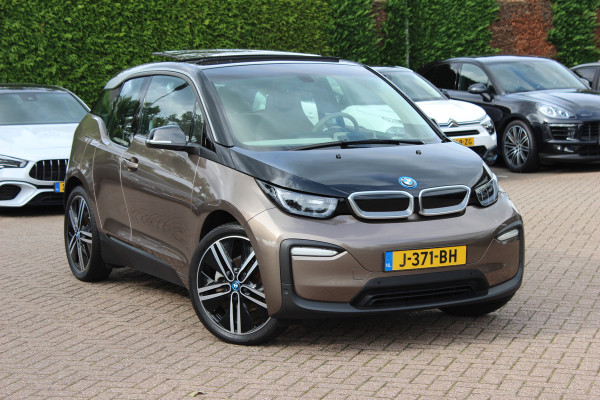 BMW i3 Executive Edition 120Ah 42 kWh / SoH 92,8% / 30.571 km! / Panoramadak / Camera / Navigatie / 20'' / DAB / Stoelverwarming / Warmtepomp / Cruise Control