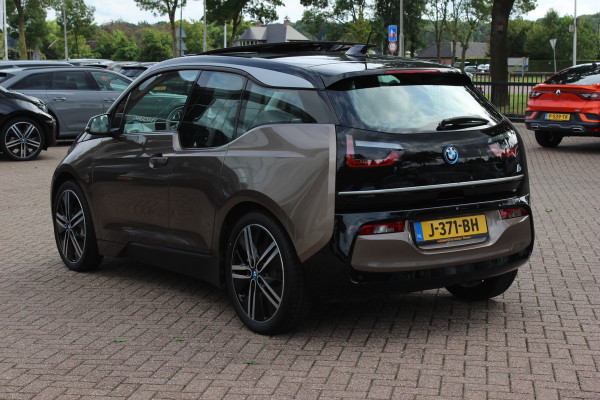 BMW i3 Executive Edition 120Ah 42 kWh / SoH 92,8% / 30.571 km! / Panoramadak / Camera / Navigatie / 20'' / DAB / Stoelverwarming / Warmtepomp / Cruise Control