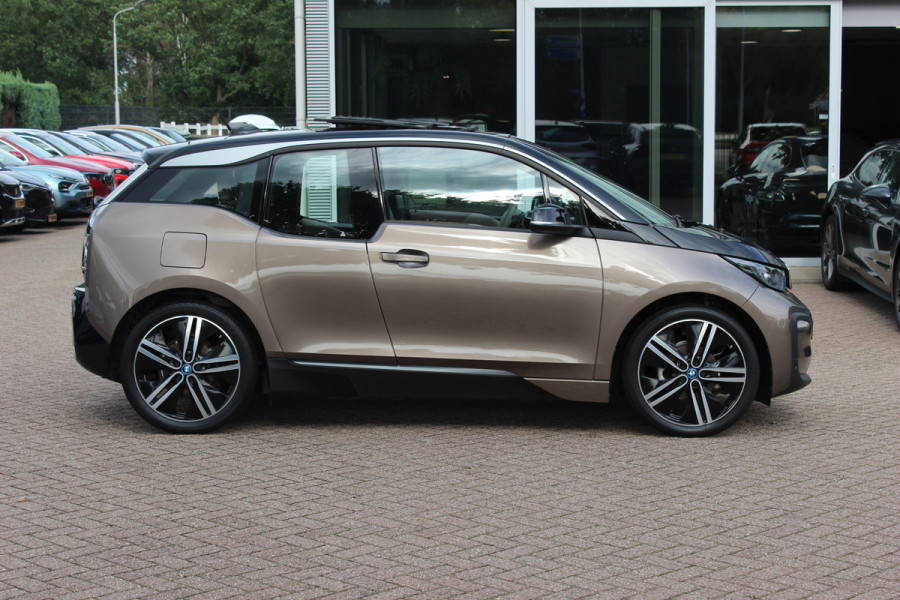BMW i3 Executive Edition 120Ah 42 kWh / SoH 92,8% / 30.571 km! / Panoramadak / Camera / Navigatie / 20'' / DAB / Stoelverwarming / Warmtepomp / Cruise Control