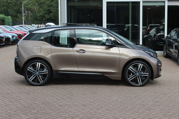 BMW i3 Executive Edition 120Ah 42 kWh / SoH 92,8% / 30.571 km! / Panoramadak / Camera / Navigatie / 20'' / DAB / Stoelverwarming / Warmtepomp / Cruise Control