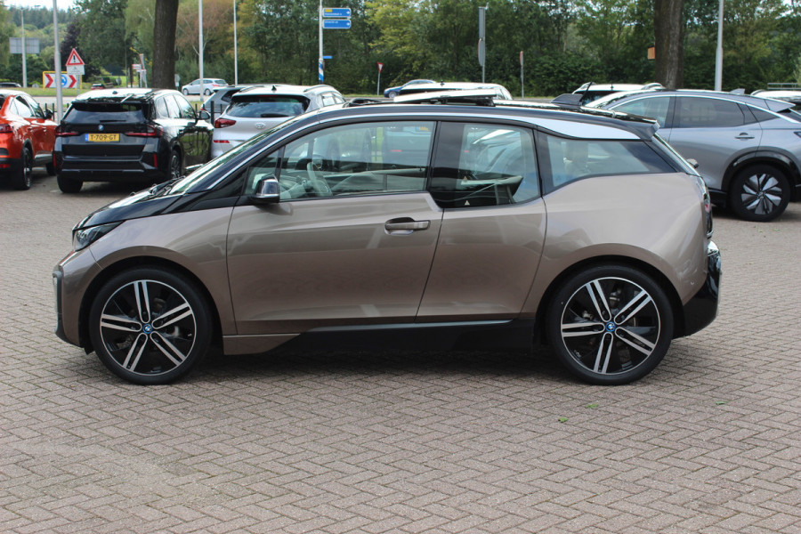 BMW i3 Executive Edition 120Ah 42 kWh / SoH 92,8% / 30.571 km! / Panoramadak / Camera / Navigatie / 20'' / DAB / Stoelverwarming / Warmtepomp / Cruise Control