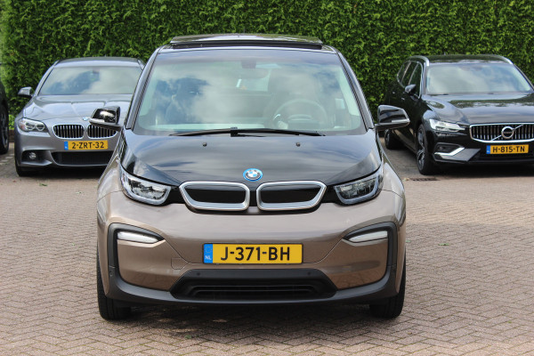 BMW i3 Executive Edition 120Ah 42 kWh / SoH 92,8% / 30.571 km! / Panoramadak / Camera / Navigatie / 20'' / DAB / Stoelverwarming / Warmtepomp / Cruise Control