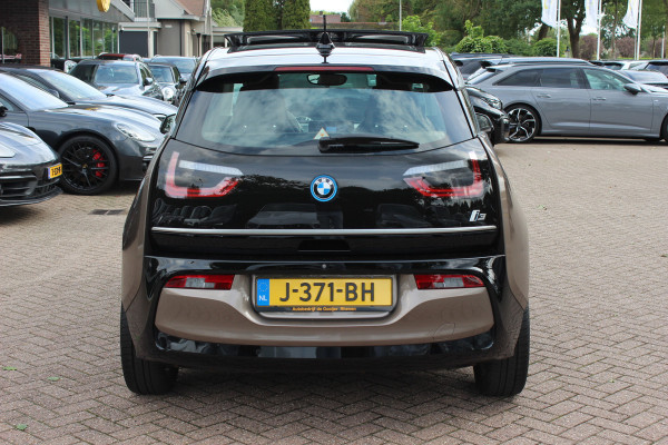 BMW i3 Executive Edition 120Ah 42 kWh / SoH 92,8% / 30.571 km! / Panoramadak / Camera / Navigatie / 20'' / DAB / Stoelverwarming / Warmtepomp / Cruise Control