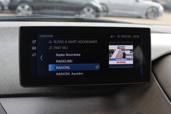 BMW i3 Executive Edition 120Ah 42 kWh / SoH 92,8% / 30.571 km! / Panoramadak / Camera / Navigatie / 20'' / DAB / Stoelverwarming / Warmtepomp / Cruise Control