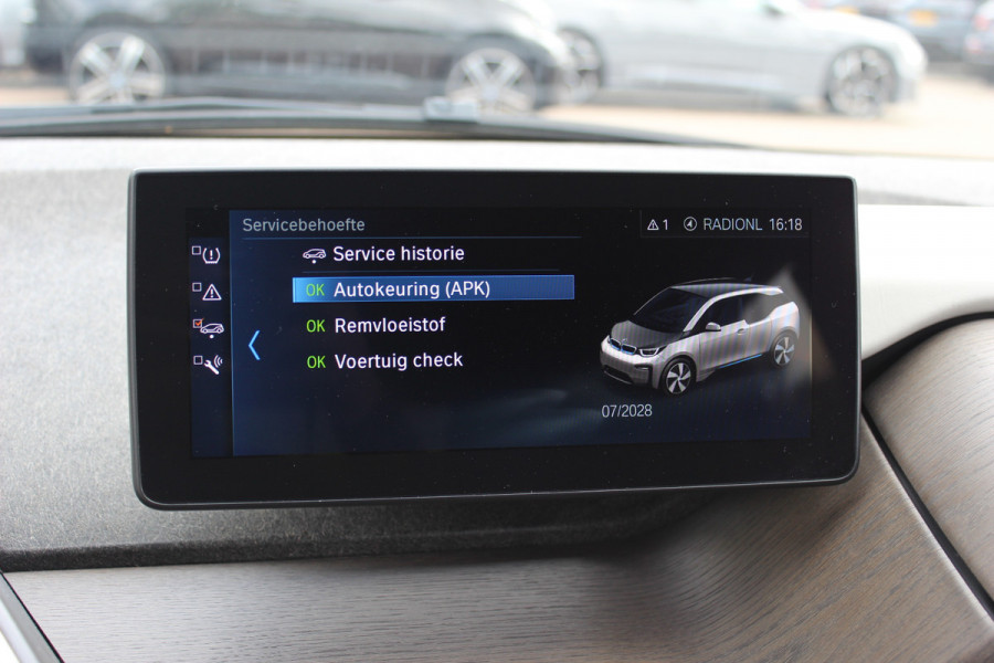 BMW i3 Executive Edition 120Ah 42 kWh / SoH 92,8% / 30.571 km! / Panoramadak / Camera / Navigatie / 20'' / DAB / Stoelverwarming / Warmtepomp / Cruise Control
