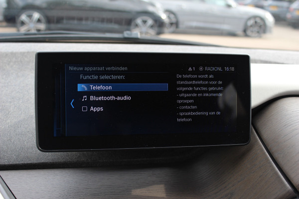 BMW i3 Executive Edition 120Ah 42 kWh / SoH 92,8% / 30.571 km! / Panoramadak / Camera / Navigatie / 20'' / DAB / Stoelverwarming / Warmtepomp / Cruise Control