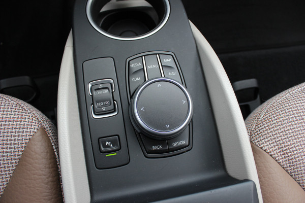 BMW i3 Executive Edition 120Ah 42 kWh / SoH 92,8% / 30.571 km! / Panoramadak / Camera / Navigatie / 20'' / DAB / Stoelverwarming / Warmtepomp / Cruise Control