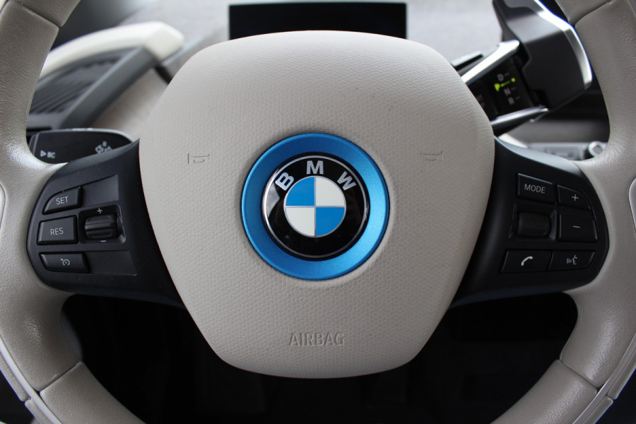 BMW i3 Executive Edition 120Ah 42 kWh / SoH 92,8% / 30.571 km! / Panoramadak / Camera / Navigatie / 20'' / DAB / Stoelverwarming / Warmtepomp / Cruise Control