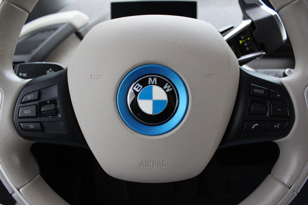 BMW i3 Executive Edition 120Ah 42 kWh / SoH 92,8% / 30.571 km! / Panoramadak / Camera / Navigatie / 20'' / DAB / Stoelverwarming / Warmtepomp / Cruise Control