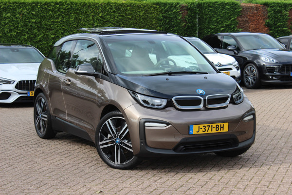 BMW i3 Executive Edition 120Ah 42 kWh / SoH 92,8% / 30.571 km! / Panoramadak / Camera / Navigatie / 20'' / DAB / Stoelverwarming / Warmtepomp / Cruise Control