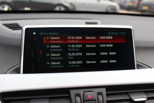 BMW X1 xDrive20i High Exe. M Sport 70.615 km! / Panoramadak / Camera / Head-up / Leder / Navigatie / 18'' / Stuur+Stoelverwarming / Cruise Control