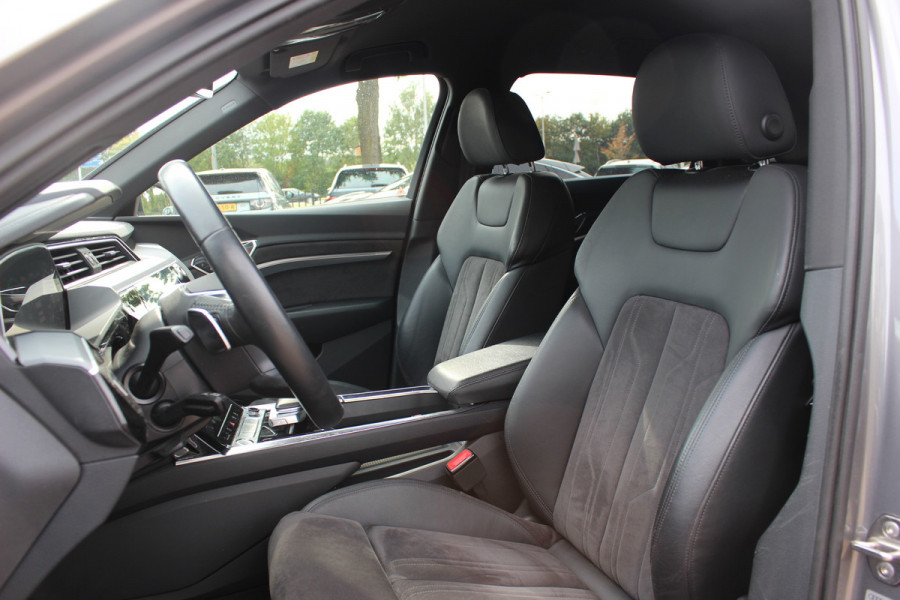 Audi e-tron e-tron 55 quattro advanced Pro Line Plus 95 kWh / SoH 95,6 % / Trekhaak / 360Camera / Luchtvering / Keyless / 20'' / CarPlay / Stoelverwarming / Dodehoek / DAB / ACC