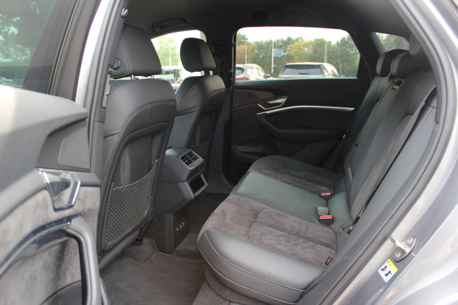Audi e-tron e-tron 55 quattro advanced Pro Line Plus 95 kWh / SoH 95,6 % / Trekhaak / 360Camera / Luchtvering / Keyless / 20'' / CarPlay / Stoelverwarming / Dodehoek / DAB / ACC