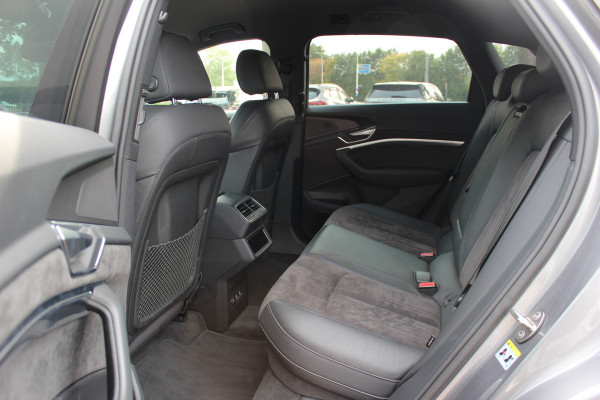 Audi e-tron e-tron 55 quattro advanced Pro Line Plus 95 kWh / SoH 95,6 % / Trekhaak / 360Camera / Luchtvering / Keyless / 20'' / CarPlay / Stoelverwarming / Dodehoek / DAB / ACC