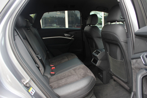 Audi e-tron e-tron 55 quattro advanced Pro Line Plus 95 kWh / SoH 95,6 % / Trekhaak / 360Camera / Luchtvering / Keyless / 20'' / CarPlay / Stoelverwarming / Dodehoek / DAB / ACC