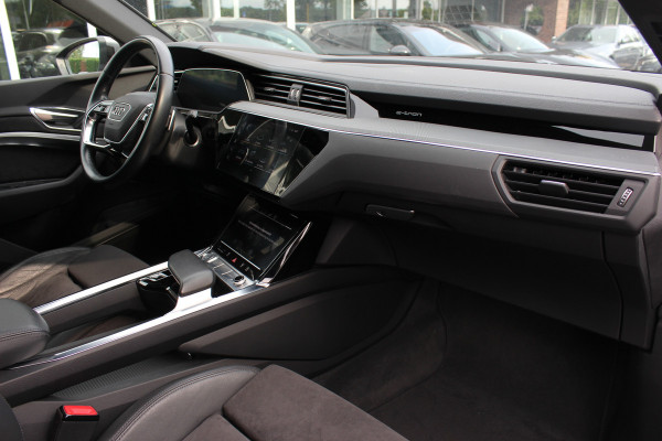 Audi e-tron e-tron 55 quattro advanced Pro Line Plus 95 kWh / SoH 95,6 % / Trekhaak / 360Camera / Luchtvering / Keyless / 20'' / CarPlay / Stoelverwarming / Dodehoek / DAB / ACC