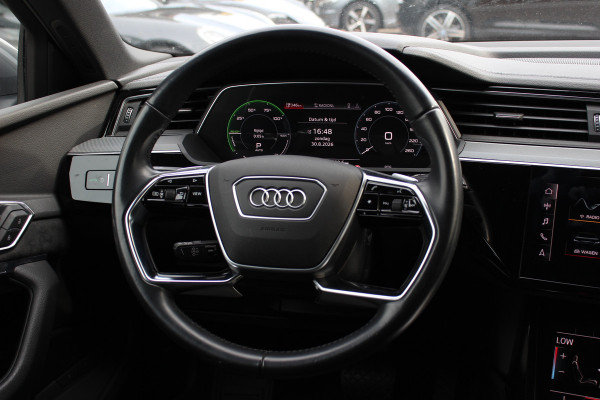 Audi e-tron e-tron 55 quattro advanced Pro Line Plus 95 kWh / SoH 95,6 % / Trekhaak / 360Camera / Luchtvering / Keyless / 20'' / CarPlay / Stoelverwarming / Dodehoek / DAB / ACC