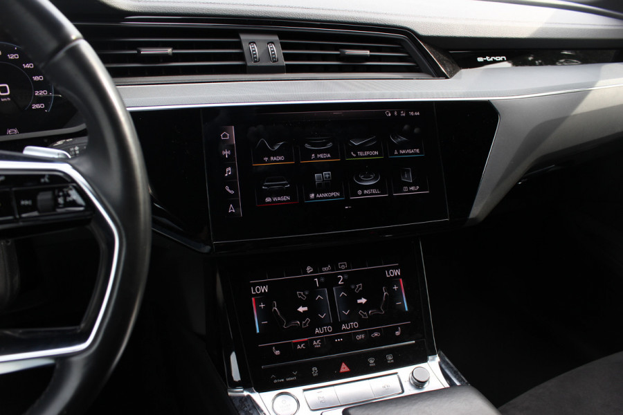 Audi e-tron e-tron 55 quattro advanced Pro Line Plus 95 kWh / SoH 95,6 % / Trekhaak / 360Camera / Luchtvering / Keyless / 20'' / CarPlay / Stoelverwarming / Dodehoek / DAB / ACC