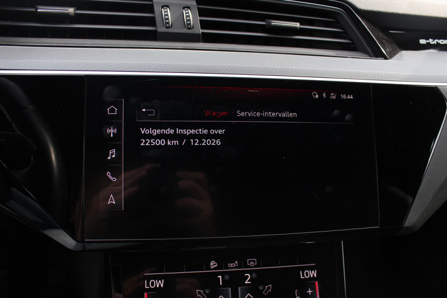 Audi e-tron e-tron 55 quattro advanced Pro Line Plus 95 kWh / SoH 95,6 % / Trekhaak / 360Camera / Luchtvering / Keyless / 20'' / CarPlay / Stoelverwarming / Dodehoek / DAB / ACC