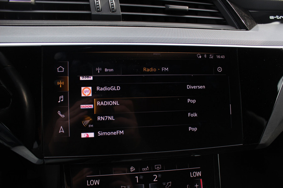Audi e-tron e-tron 55 quattro advanced Pro Line Plus 95 kWh / SoH 95,6 % / Trekhaak / 360Camera / Luchtvering / Keyless / 20'' / CarPlay / Stoelverwarming / Dodehoek / DAB / ACC