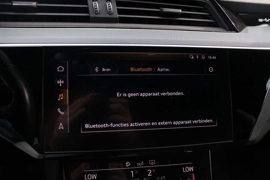 Audi e-tron e-tron 55 quattro advanced Pro Line Plus 95 kWh / SoH 95,6 % / Trekhaak / 360Camera / Luchtvering / Keyless / 20'' / CarPlay / Stoelverwarming / Dodehoek / DAB / ACC