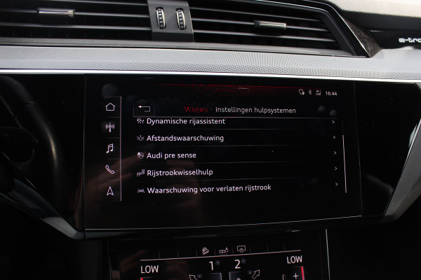 Audi e-tron e-tron 55 quattro advanced Pro Line Plus 95 kWh / SoH 95,6 % / Trekhaak / 360Camera / Luchtvering / Keyless / 20'' / CarPlay / Stoelverwarming / Dodehoek / DAB / ACC