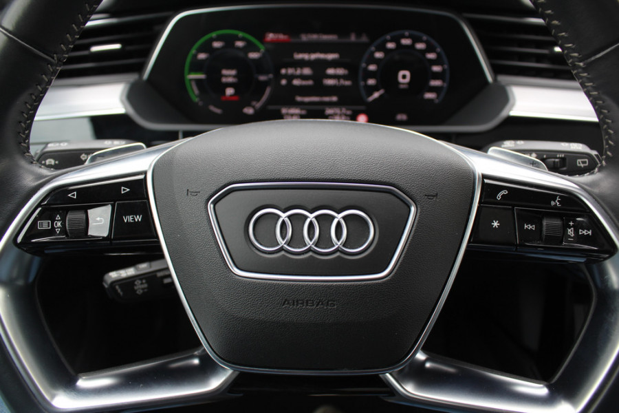 Audi e-tron e-tron 55 quattro advanced Pro Line Plus 95 kWh / SoH 95,6 % / Trekhaak / 360Camera / Luchtvering / Keyless / 20'' / CarPlay / Stoelverwarming / Dodehoek / DAB / ACC