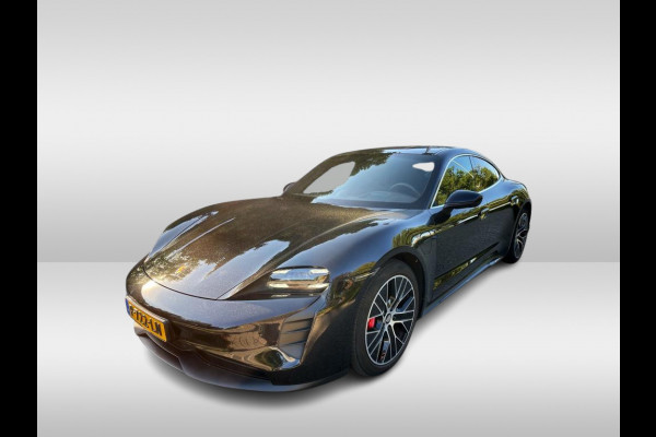 Porsche Taycan 4S Performance 84 kWh / Panoramadak / 360Camera / Head-up / Achterasbesturing / Passenger Display / Luchtvering / 20'' / Keyless / Sportdesign+Chrono / Ventilatie+Massage / Bose / Dodehoek / DAB / Cruise Control