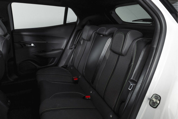 Peugeot 2008 1.2 PureTech 130 GT 131 PK | Dig. Cockpit | Adapt. Cruise | PDC | Camera | NAV + App. Connect | ECC | LM 17" |