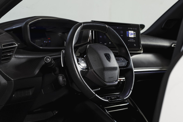Peugeot 2008 1.2 PureTech 130 GT 131 PK | Dig. Cockpit | Adapt. Cruise | PDC | Camera | NAV + App. Connect | ECC | LM 17" |