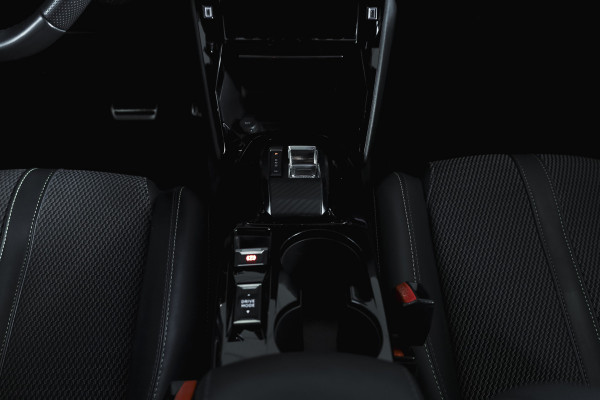 Peugeot 2008 1.2 PureTech 130 GT 131 PK | Dig. Cockpit | Adapt. Cruise | PDC | Camera | NAV + App. Connect | ECC | LM 17" |