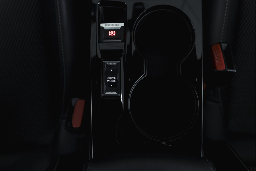 Peugeot 2008 1.2 PureTech 130 GT 131 PK | Dig. Cockpit | Adapt. Cruise | PDC | Camera | NAV + App. Connect | ECC | LM 17" |