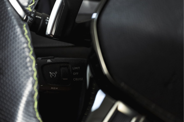 Peugeot 2008 1.2 PureTech 130 GT 131 PK | Dig. Cockpit | Adapt. Cruise | PDC | Camera | NAV + App. Connect | ECC | LM 17" |