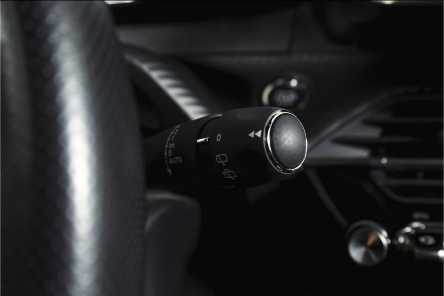 Peugeot 2008 1.2 PureTech 130 GT 131 PK | Dig. Cockpit | Adapt. Cruise | PDC | Camera | NAV + App. Connect | ECC | LM 17" |