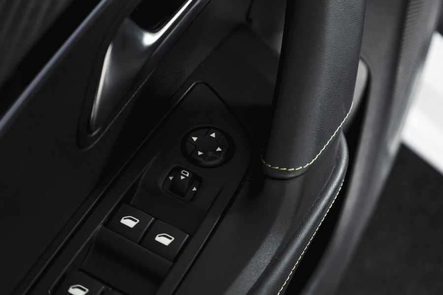 Peugeot 2008 1.2 PureTech 130 GT 131 PK | Dig. Cockpit | Adapt. Cruise | PDC | Camera | NAV + App. Connect | ECC | LM 17" |