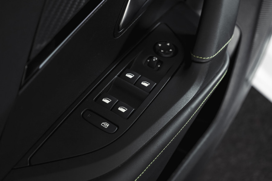 Peugeot 2008 1.2 PureTech 130 GT 131 PK | Dig. Cockpit | Adapt. Cruise | PDC | Camera | NAV + App. Connect | ECC | LM 17" |