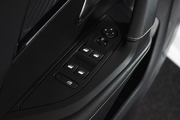Peugeot 2008 1.2 PureTech 130 GT 131 PK | Dig. Cockpit | Adapt. Cruise | PDC | Camera | NAV + App. Connect | ECC | LM 17" |