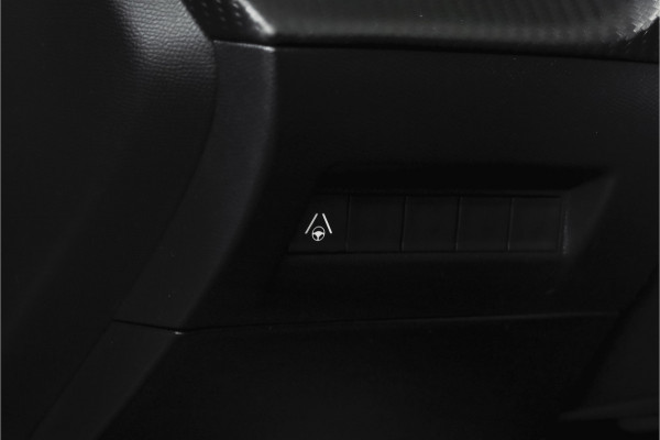 Peugeot 2008 1.2 PureTech 130 GT 131 PK | Dig. Cockpit | Adapt. Cruise | PDC | Camera | NAV + App. Connect | ECC | LM 17" |