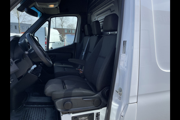 Mercedes-Benz Sprinter 317 1.9 CDI 170pk L3H2 RWD Functional / rijklaar € 32.950 ex btw / lease vanaf € 893 / trekhaak + opstap achter / 270 graden deuren / achteruit rijcamera !