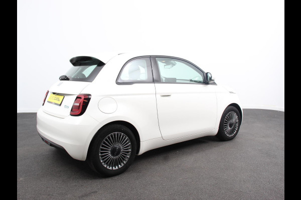 Fiat 500E Icon 42 kWh Automaat Climate control Cruise control Achteruitrijcamera Navigatie Apple Carplay/ Android Auto Keyless