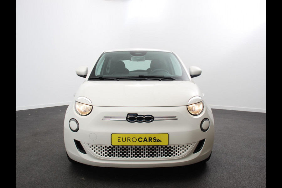 Fiat 500E Icon 42 kWh Automaat Climate control Cruise control Achteruitrijcamera Navigatie Apple Carplay/ Android Auto Keyless
