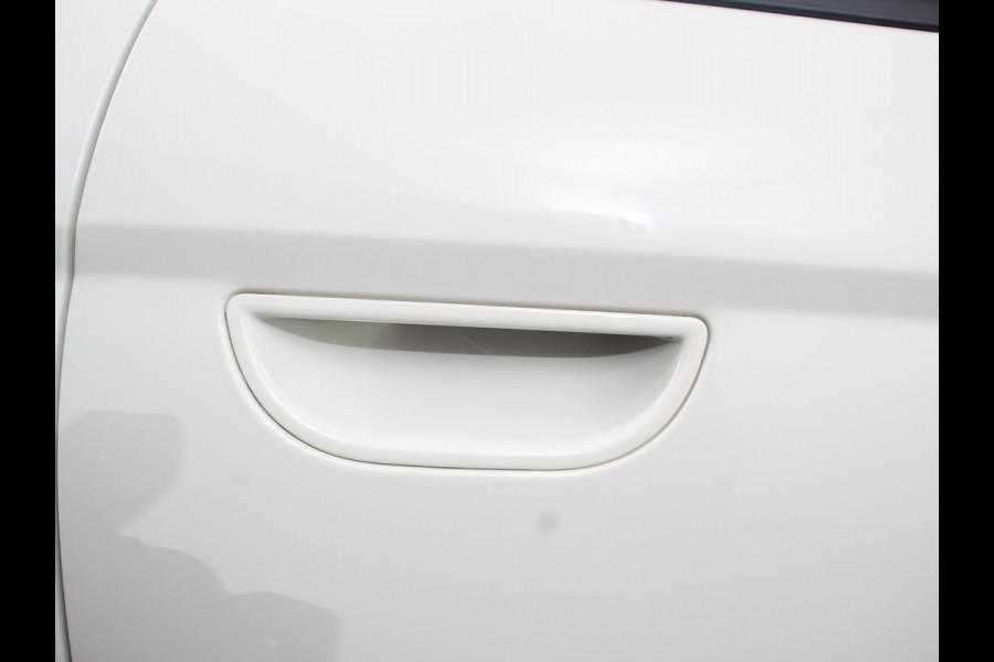 Fiat 500E Icon 42 kWh Automaat Climate control Cruise control Achteruitrijcamera Navigatie Apple Carplay/ Android Auto Keyless