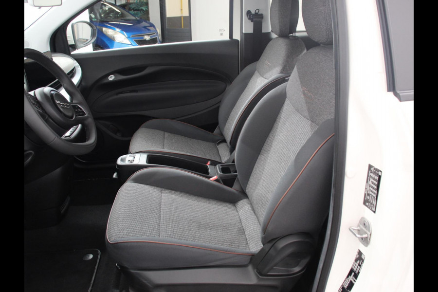 Fiat 500E Icon 42 kWh Automaat Climate control Cruise control Achteruitrijcamera Navigatie Apple Carplay/ Android Auto Keyless