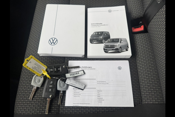 Volkswagen Transporter 2.0 TDI L2H1 30 DC Highline Automaat Trekhaak Navigatie Carplay Cruise Pdc