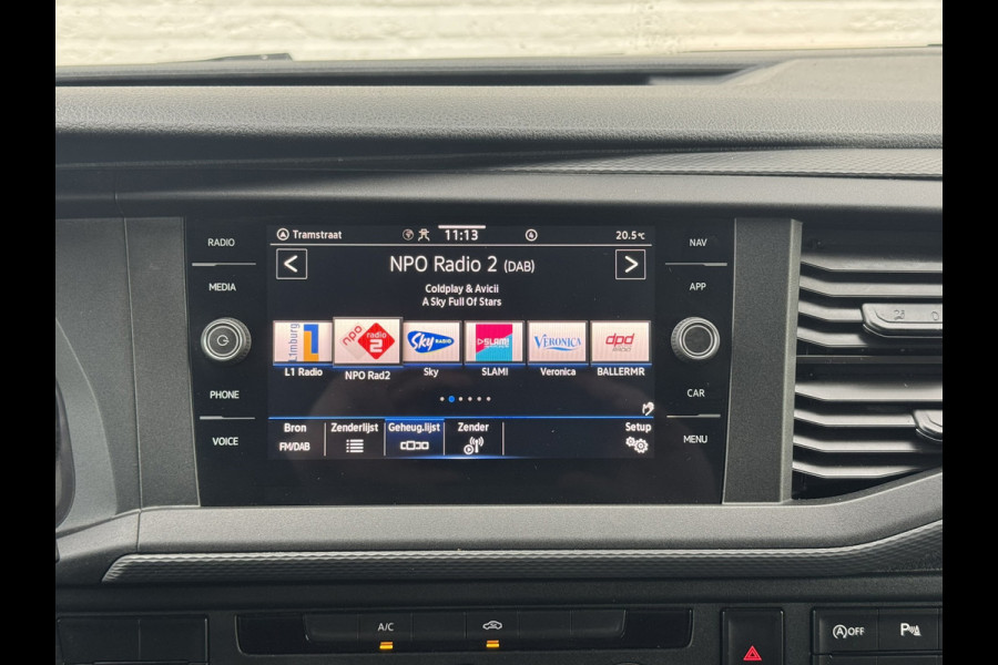 Volkswagen Transporter 2.0 TDI L2H1 30 DC Highline Automaat Trekhaak Navigatie Carplay Cruise Pdc