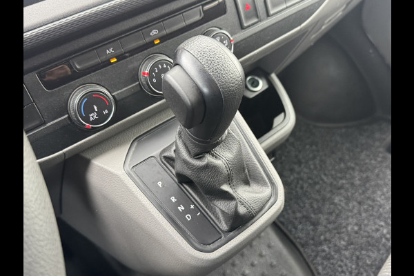 Volkswagen Transporter 2.0 TDI L2H1 30 DC Highline Automaat Trekhaak Navigatie Carplay Cruise Pdc