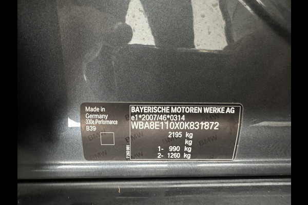 BMW 3-serie 330e High Executive Luxury-Line (Plug-in) (INCL-BTW) Aut. *PANO |  LEATHER | FULL-LED | MEMORY-PACK | HARMAN/KARDON-AUDIO | BLINDSPOT | KEYLESS | CAMERA | NAVI-FULLMAP | DAB | PRIVACY-GLASS | ECC | HEAD-UP | PDC | 18''ALU*